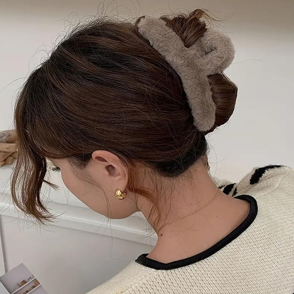 AM1076 Fluffy Fur Hair Clip 1Pcs (multicolor)
