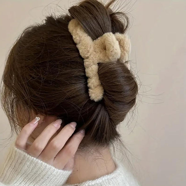 AM1076 Fluffy Fur Hair Clip 1Pcs (multicolor)
