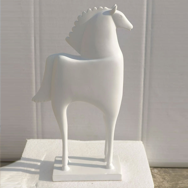 AM5940 Nordic White Minimalist Horse Sculpture – Modern Home Decor