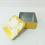 Di0010 Decorative Gold Tin Big Gift Box with Ribbon and "Best Wishes" Tag