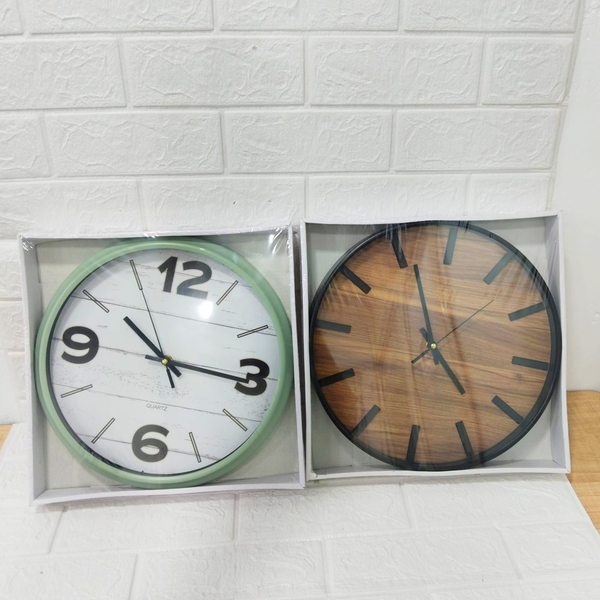 AM6131 Modern Wall Clock with Minimalist Design