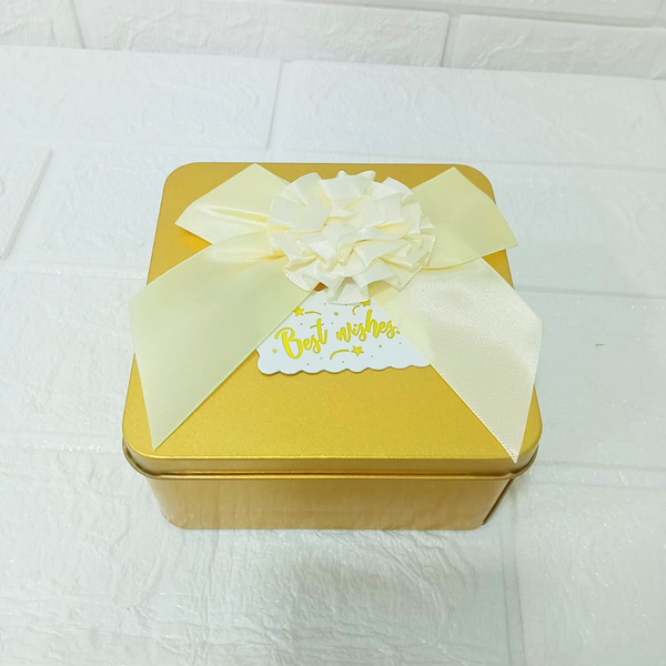 Di0010 Decorative Gold Tin Big Gift Box with Ribbon and "Best Wishes" Tag