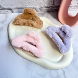 AM6382 Dual Shade Cloud Shape Fur Hair Claw - 1pc (Multicolour)