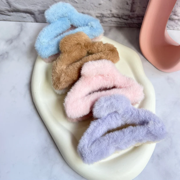 AM6382 Dual Shade Cloud Shape Fur Hair Claw - 1pc (Multicolour)