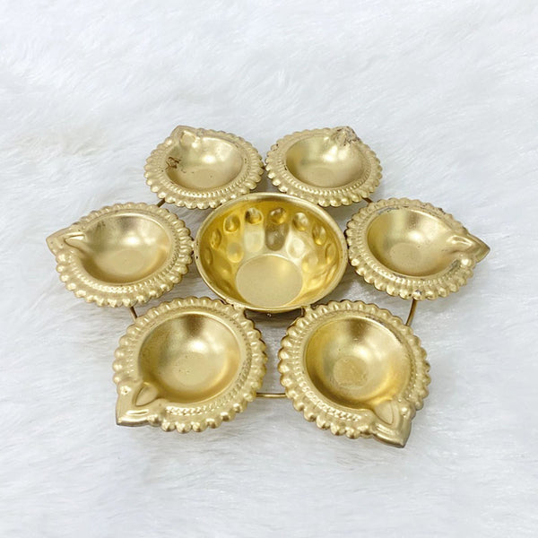 Di0320 Golden Decorative Diya Set – 6 Small Diyas with Central Holder