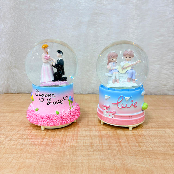 TM0119 Romantic Snow Globe - Couple Figurine with Roses Base - Pack Of 1