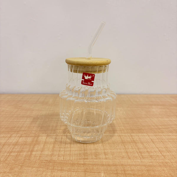 AM7780 RIDGED GLASS TUMBLER FEATURING A NATURAL BAMBOO LID AND REUSABLE MATCHING GLASS STRAW
