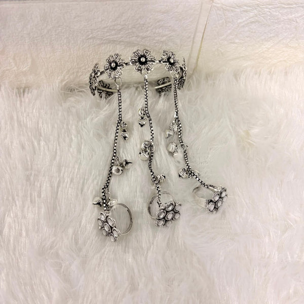 A06925 Oxidized Silver Floral Hathphool Bracelet with 3 Attached Rings