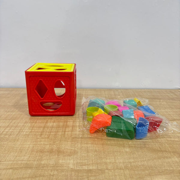 A07188 Educational Shape Sorter Cube Junior Toy Set (18 Pieces in 6 Colours)