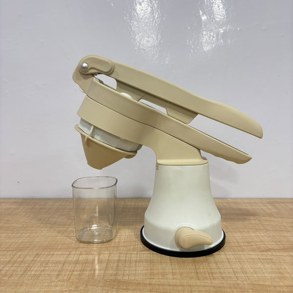 A08075 Ganesh Plastic Easy Squeeze Manual Hand Press Fruit Juicer Machine with Vacuum Base & Glass