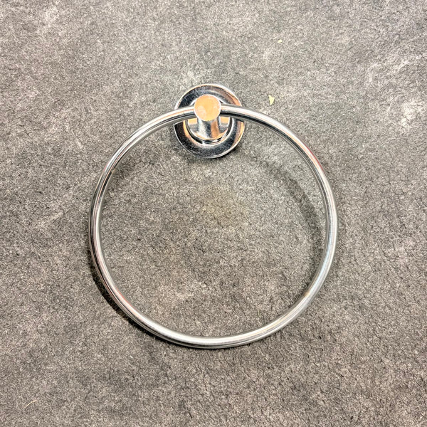 3907 Silver Towel Round Ring Holder