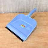 AM6737 Ratan Amber Plastic Dustpan with Rubber Grip