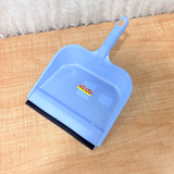 AM6737 Ratan Amber Plastic Dustpan with Rubber Grip
