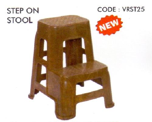 3066 Varmora Plastic Step Stool VRST 25 Wooden Multicolour Pack Of 1